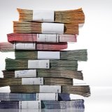 Selon les dernières statistiques officielles fournies par l’Etat du Valais lui-même, parues début 2024 : le plus gros secteur en matière de dépenses publiques reste la formation : un quart des dépense, 24,3% pour être précis.